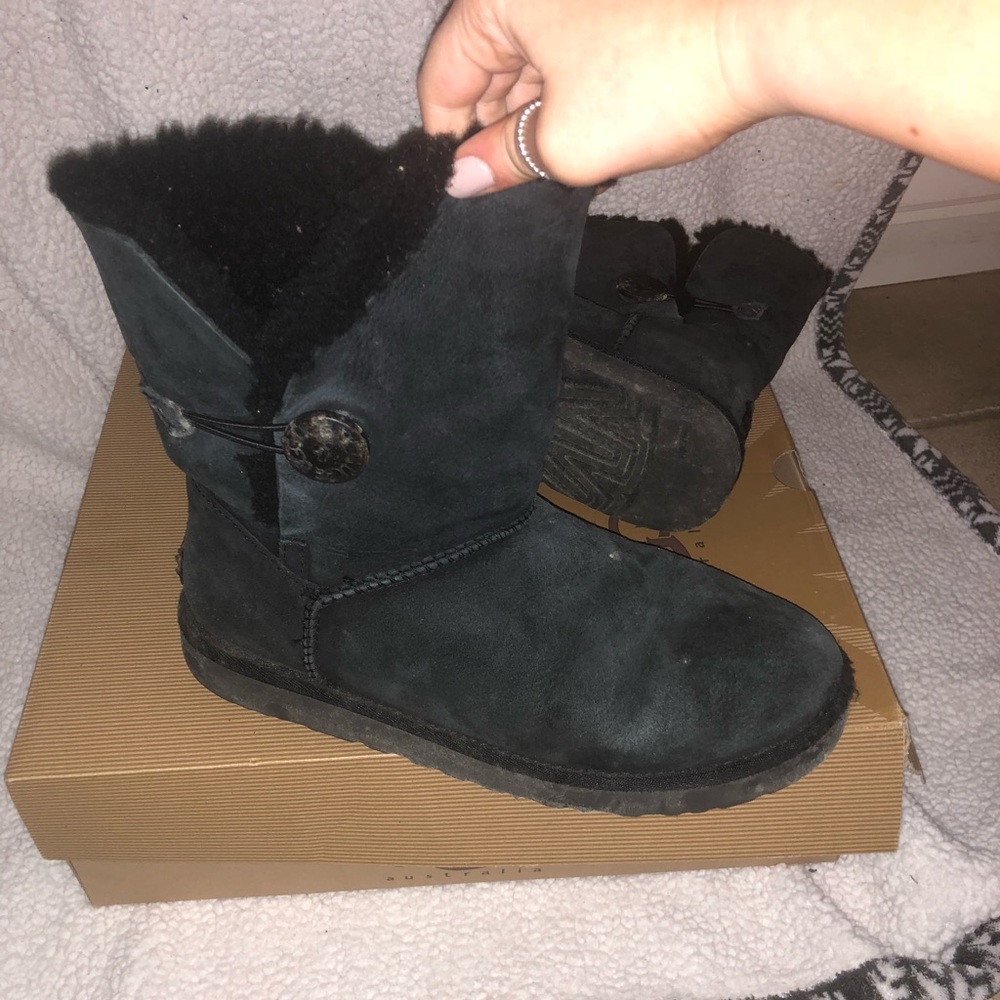 Uggs - Picture 2 of 2